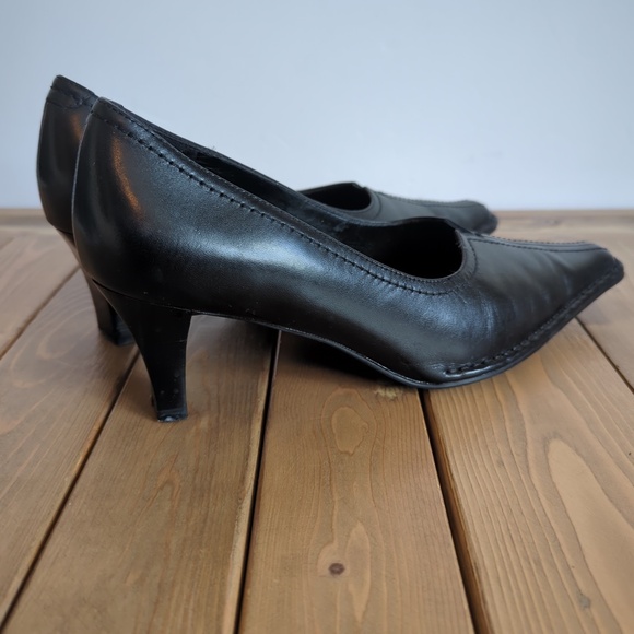 Ecco Black Leather Pointed Toe Low Heels - Picture 4 of 13